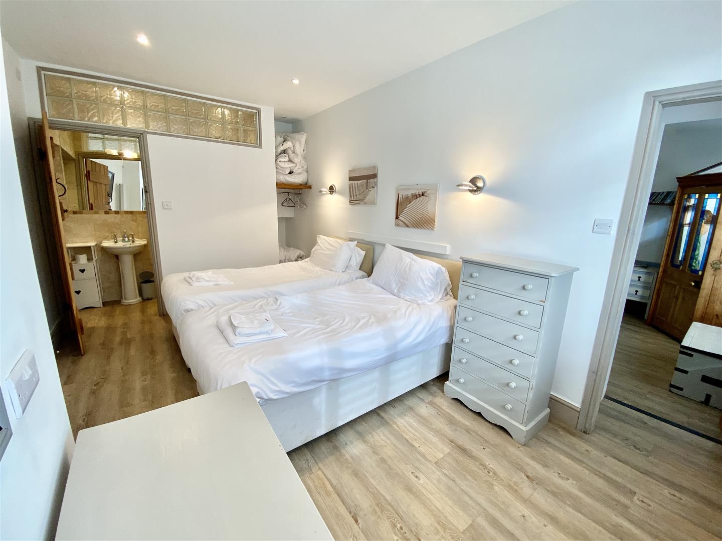 29-31 Castle Street, Criccieth